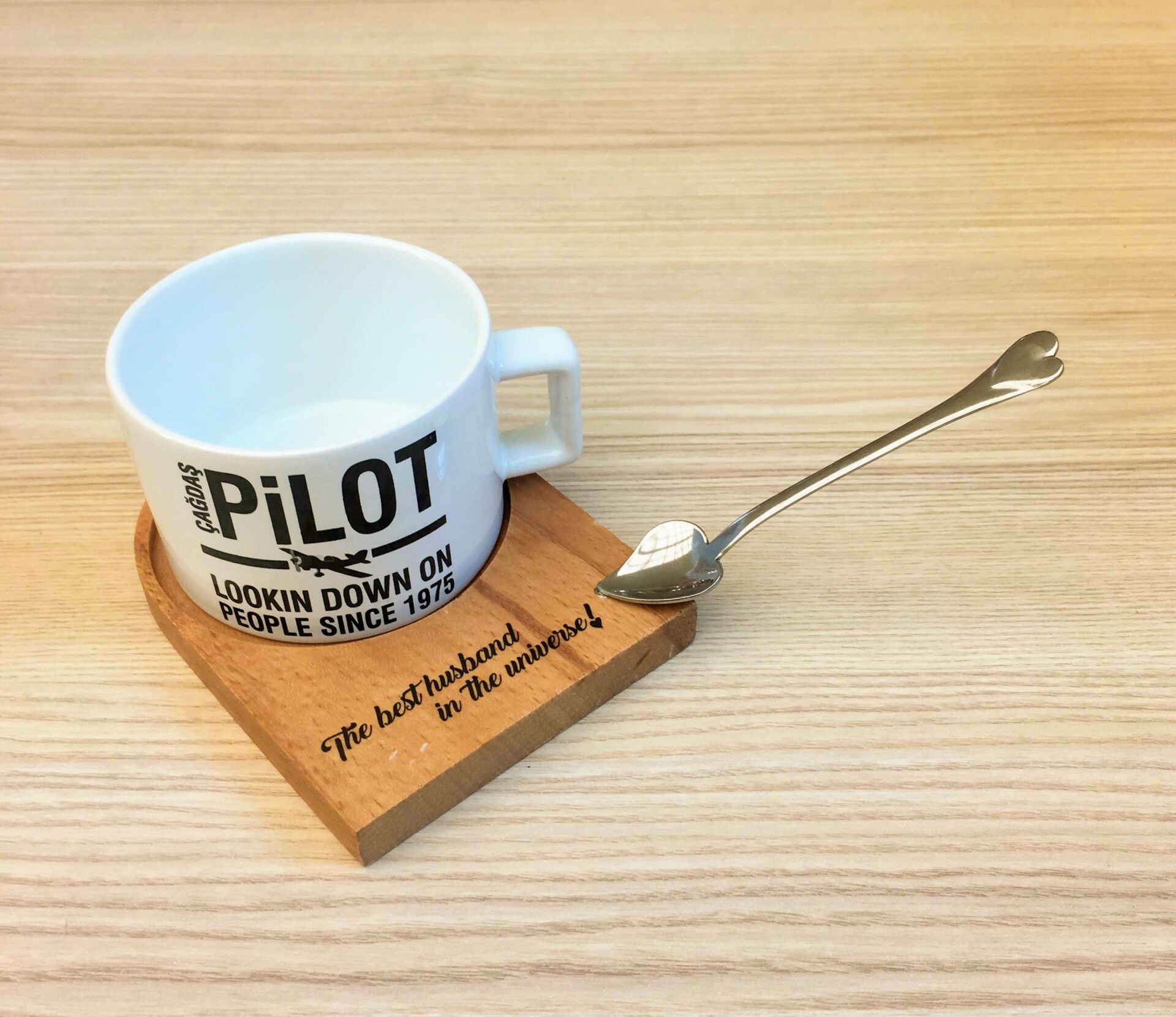 Pilota Özel Ahşap Altlıklı Fincan Seti