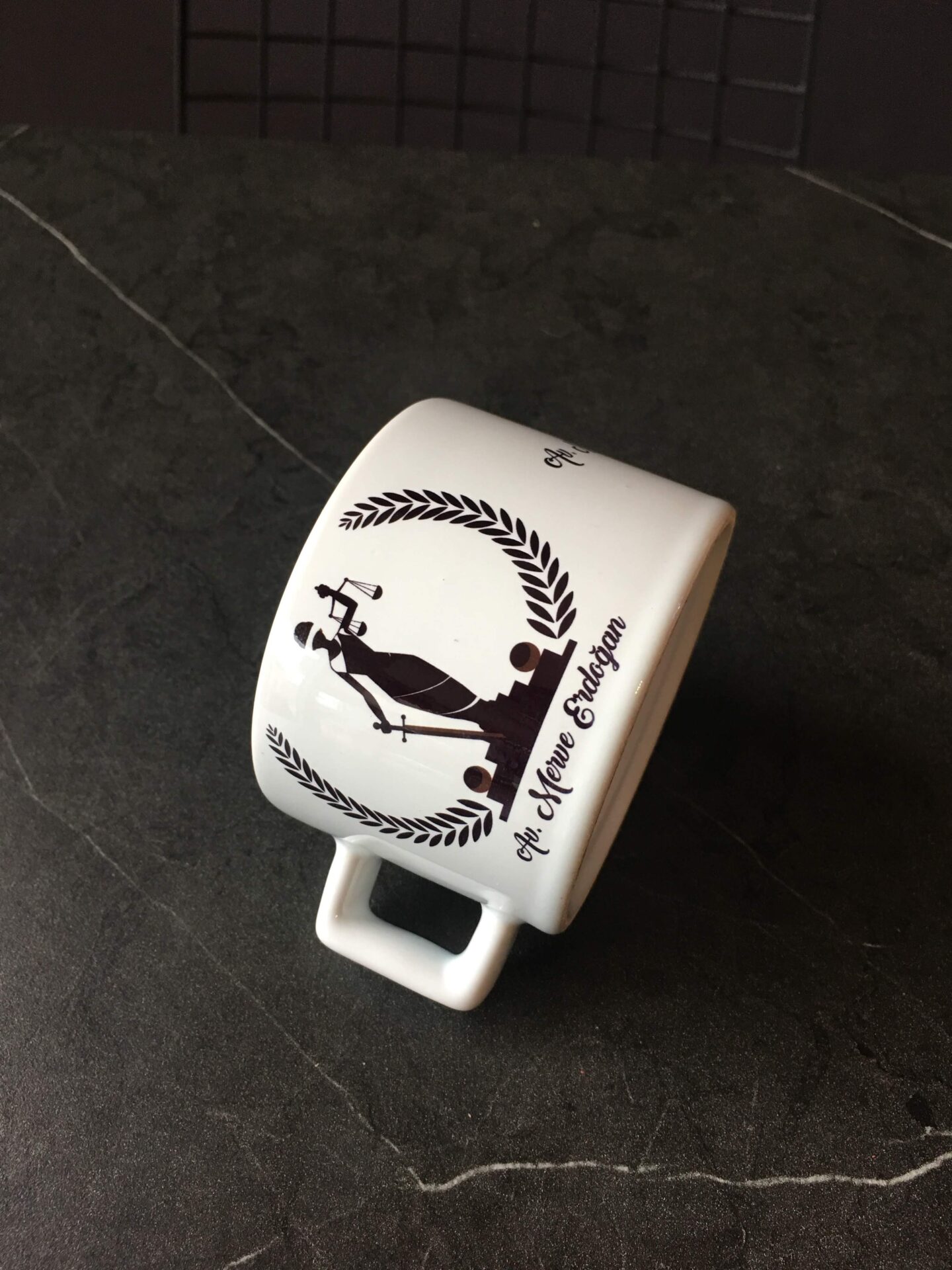 Avukata Özel Ahşap Altlıklı Fincan Seti